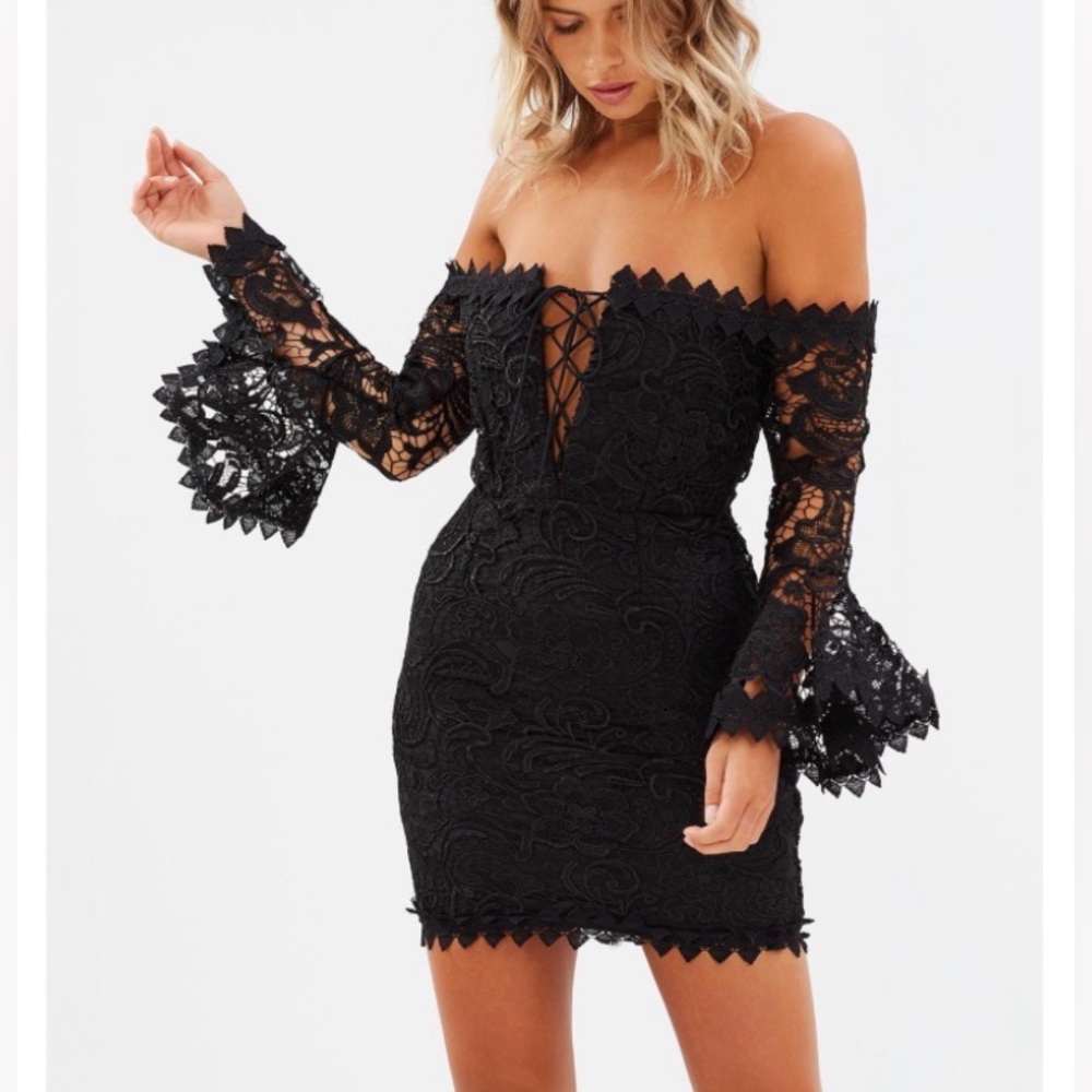 Lioness kiss on the lips dress size M NWT